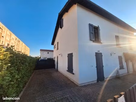 t2 meublé en rez-de-jardin