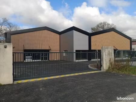 local 964 m² pau