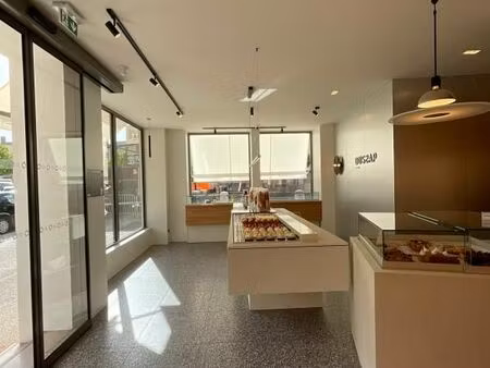 local commercial 86 m²