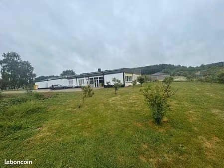 local 900 m² saint saens