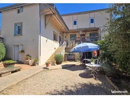 propriété 5 pièces 222 m²
