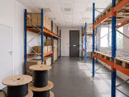 stockage + bureaux à louer