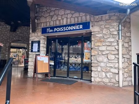 local commercial jouy en josas à coté du auchan