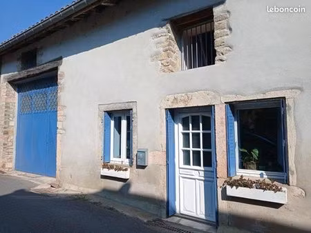location maison de village