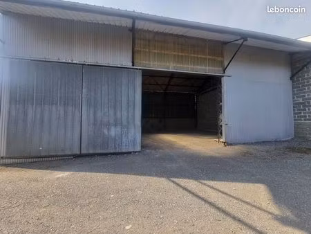 loue entrepôt d'une surface de 200 m²