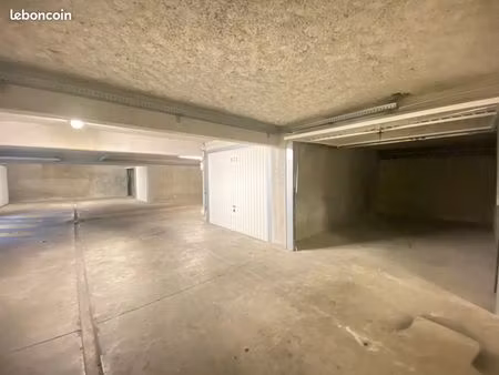 garage fermé en souterrain box