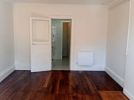 studio 25 m² – proche insead et commerces – quartier calme