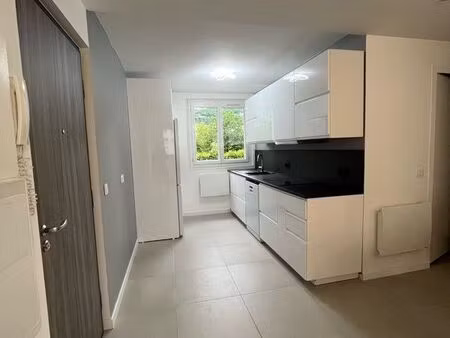 très beau f3 rénové