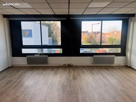 bureau de 30 m² / coworking / centre d'affaires - tout inclus