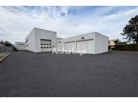 local d'activité 1 744 m²