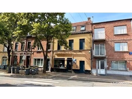 local commercial 95 m² croix
