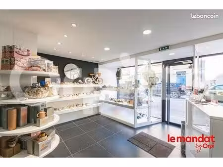 local commercial 135 m²