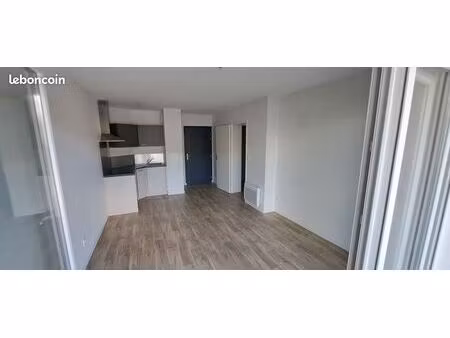 appartement t2. 38 m². 132 000 . la roche-sur-yon 85000 quartier pentagone. balcon & parki