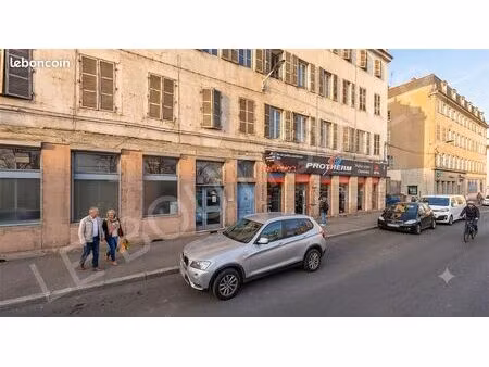 boutique 293 m² macon