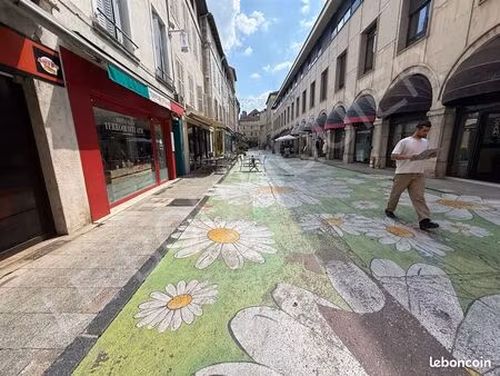 boutique 45 m² macon