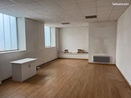 entrepôt et bureaux à louer