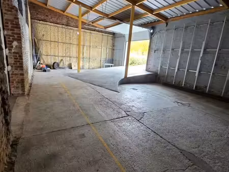 à louer à douai  hangar de 100 m² avec accès direct depuis le parking de la faculté de dro