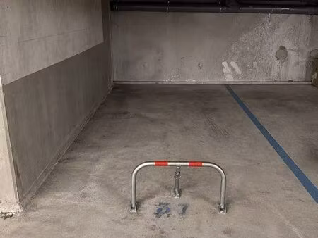 à louer place de parking en sous sol sécurisé / vidéo surveillance active