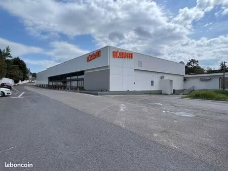 local commercial 1 400 m²
