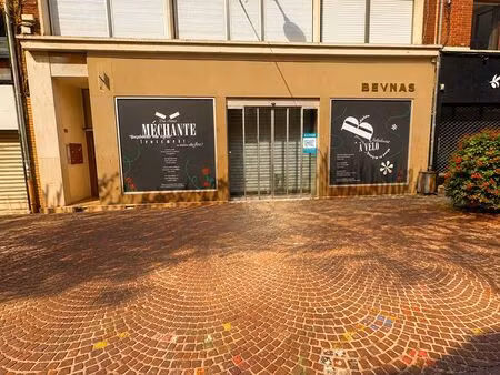 local commercial 450 m² lens