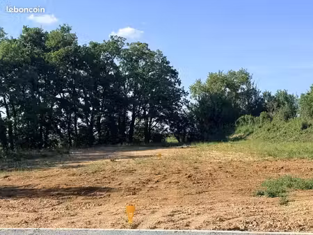 terrain 700 m² tecou