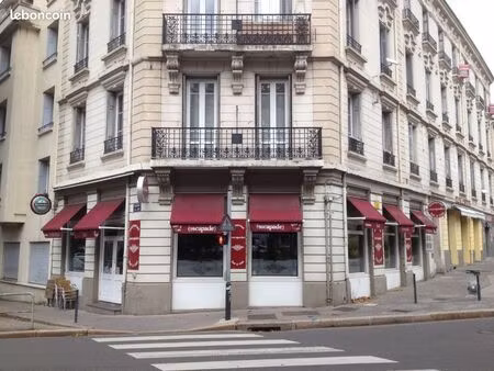restaurant 130m2 avec mobilier et matériel