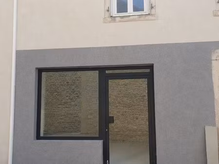 local plein centre 42 54 m² sur deux niveaux