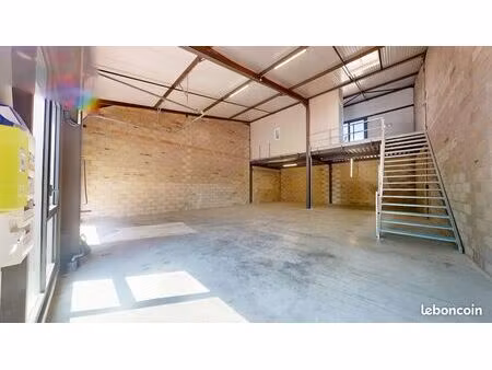 local d'activité 200 m²
