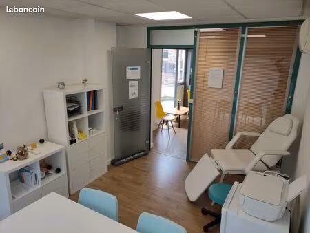 local professionnel dans cabinet paramédical