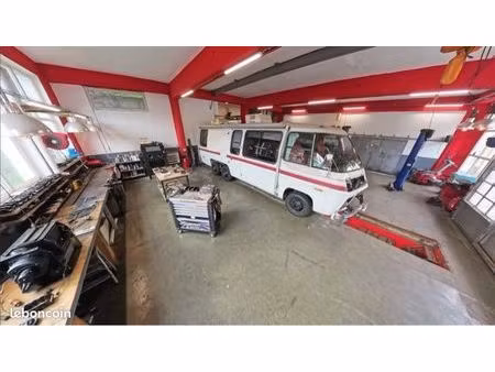 local professionnel 200 m² à laffrey — équipé  rénové  chauffage clim — 2 500 ht/hc / mois