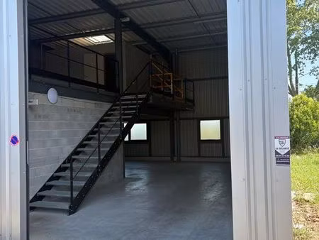 loue local d’activité 180m2