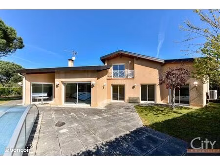 maison 7 pièces 280 m²