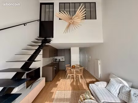 t3 53m² entièrement rénové dans immeuble pierre / chartrons