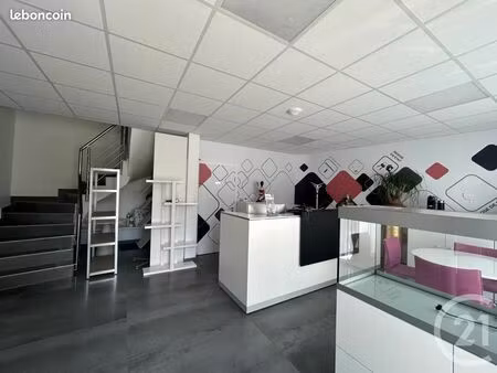 commerce 62 m²