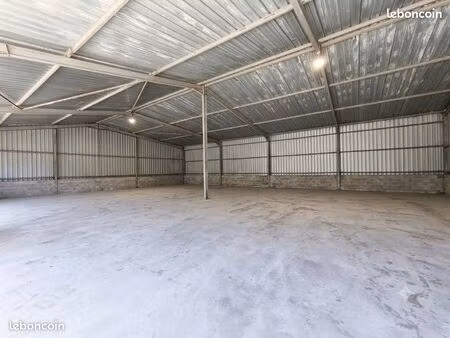 location entrepôt / local de stockage modulable – mornas