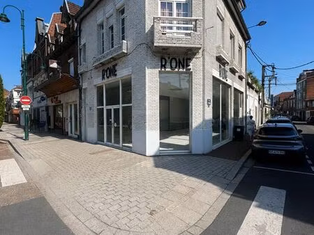 local commercial 130 m² lens