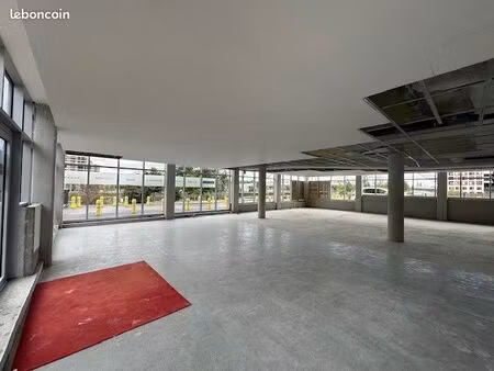 ? local commercial neuf 228 m² — quai starlette vue bassin vauban — tram d à 50 m — quarti