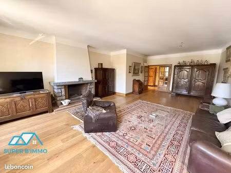 propriété 6 pièces 253 m²