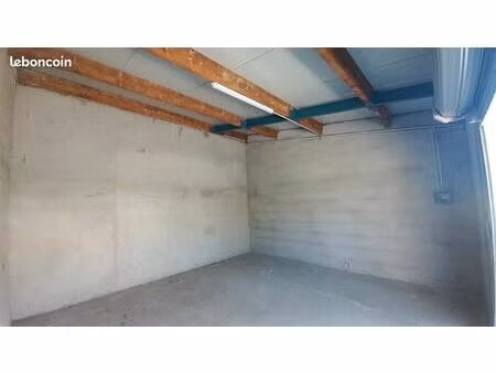 parking/box 26 m² roques