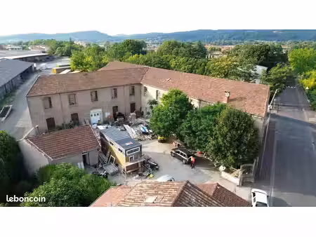 immeuble 1570 m² aussillon