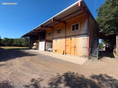location hangar  box