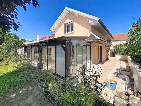 maison 6 pièces 102 m²