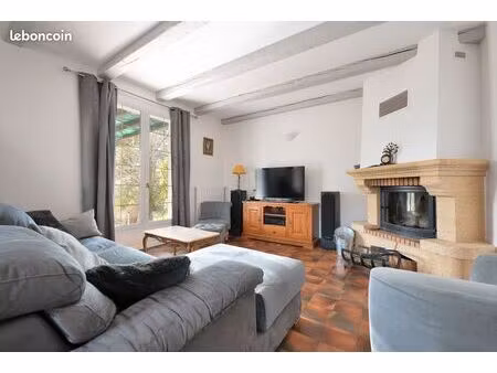 maison familiale sur sous-sol et grand jardin