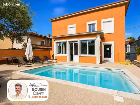 maison 11 pièces 240 m²