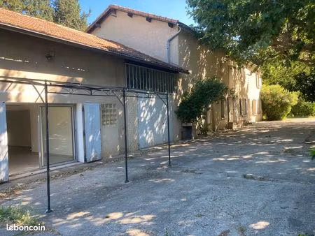 ensemble immobilier à la campagne sur avignon - 250 m2 habitables