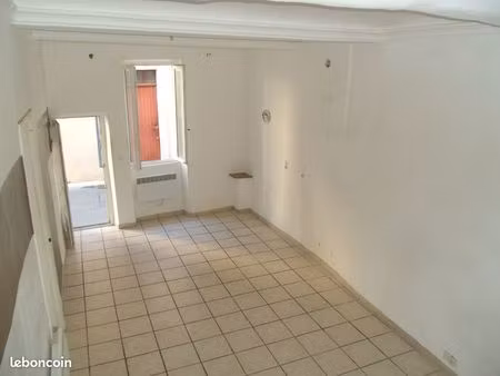 cadenet t3 sh 77m2 centre ville avec bail d un an renouvelable