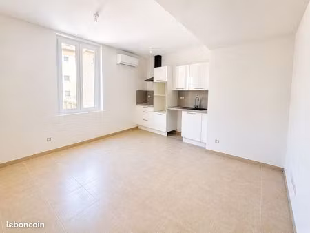 t2 rénové de 37 60 m² – centre de malaucène