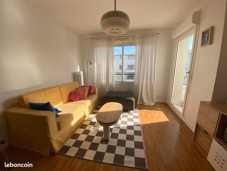 t2 lumineux 40 m² avec balcon et 2 parkings