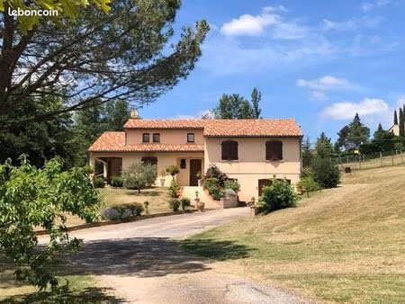 pavillon isolé à 500 mts de tous les commerces