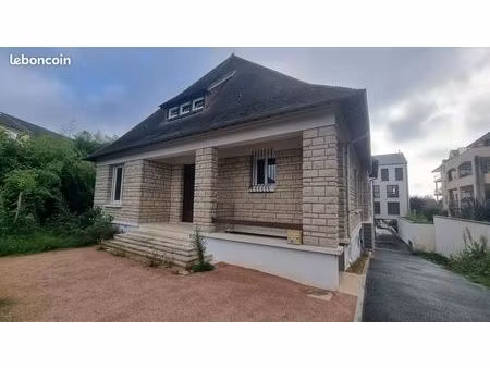 maison 7 pièces 244 m²